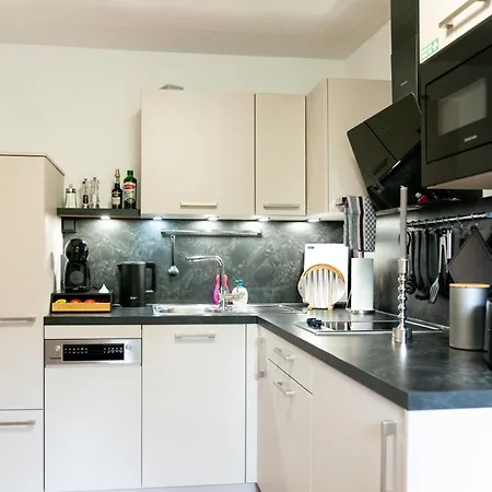 Apartamento Am Rande Der In Gartenlage, Highspeed Wlan, Komfortabel *