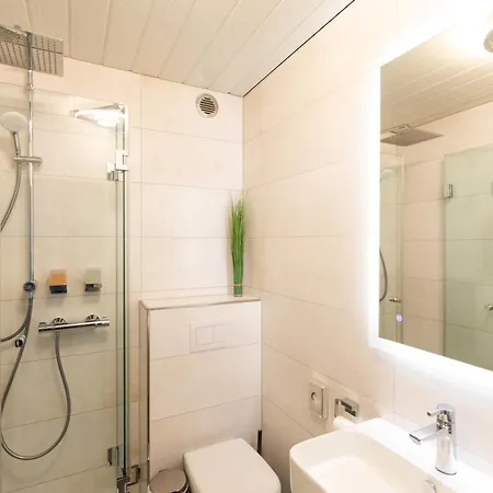 Appartement Am Rande Der In Gartenlage, Highspeed Wlan, Komfortabel *