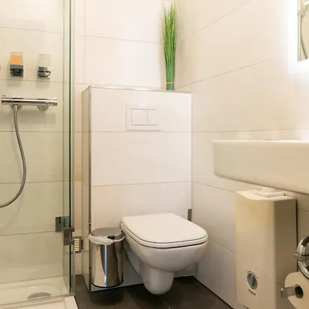 Ventilator Am Rande Der In Gartenlage, Highspeed Wlan, 140cm Doppelbett *