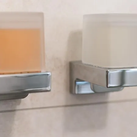 Apartamento Am Rande Der In Gartenlage, Highspeed Wlan, Komfortabel