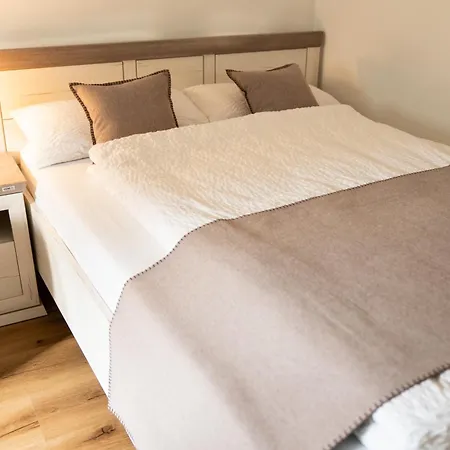Ventilator Am Rande Der In Gartenlage, Highspeed Wlan, 140cm Doppelbett Paderborn