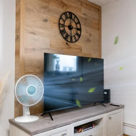 Am Rande Der In Gartenlage, Highspeed Wlan, 140cm Doppelbett Падерборн