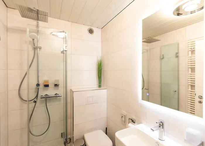 公寓 Am Rande Der In Gartenlage, Highspeed Wlan, Komfortabel *