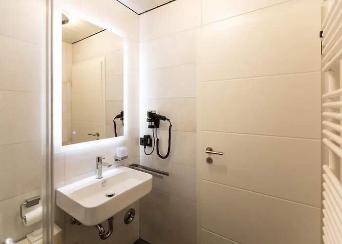 公寓 Am Rande Der In Gartenlage, Highspeed Wlan, Komfortabel